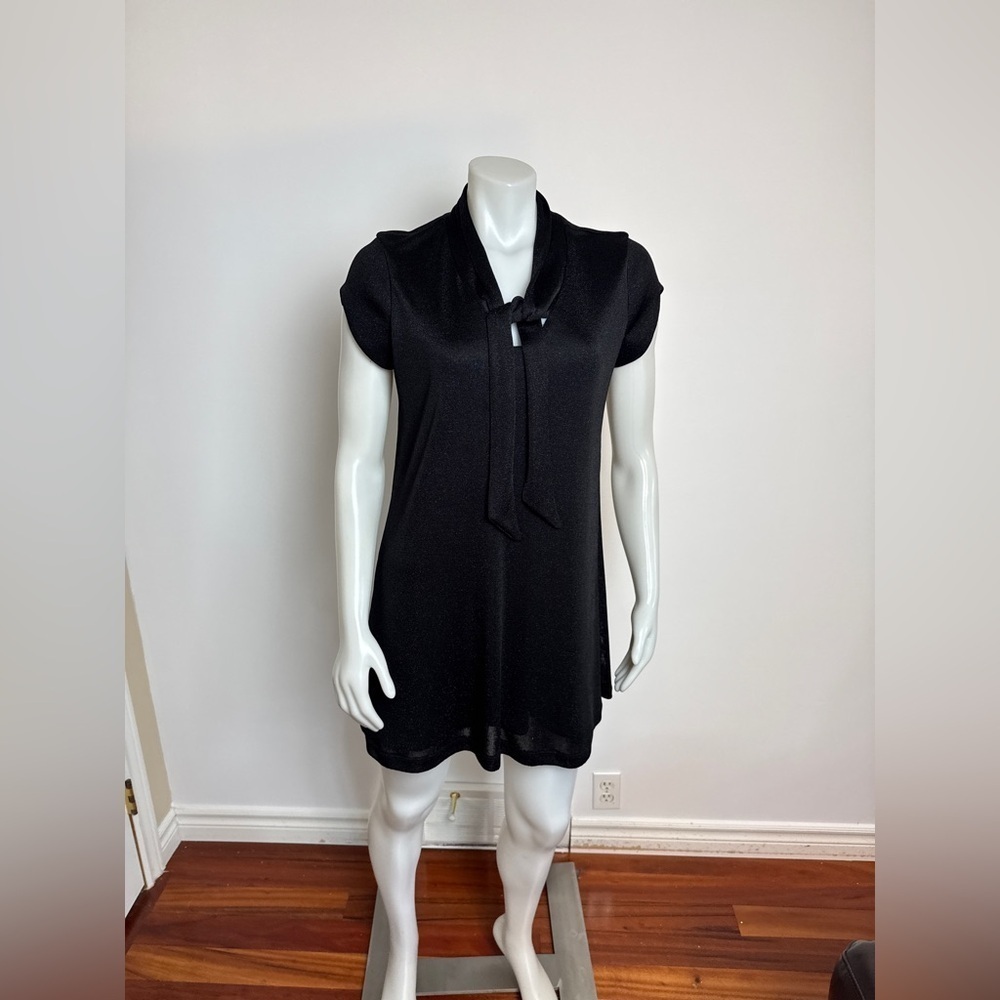 ANNIE 50  🇨🇦 - Black Sparkle dress with short sleeves and tie at neck. Medium - Picture 2 of 8